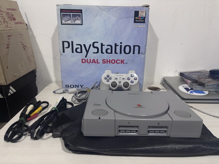 PlayStation Original SCPH-9001 Programada — Versión Americana (NTSC)